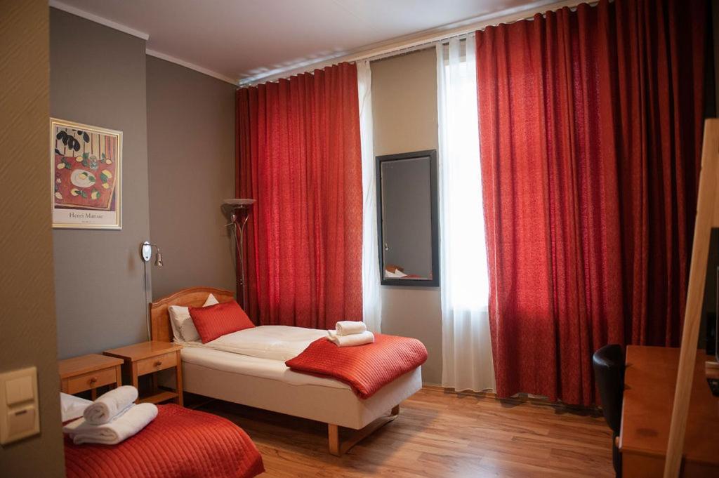 Henriks Hotell Σίεν Εξωτερικό φωτογραφία