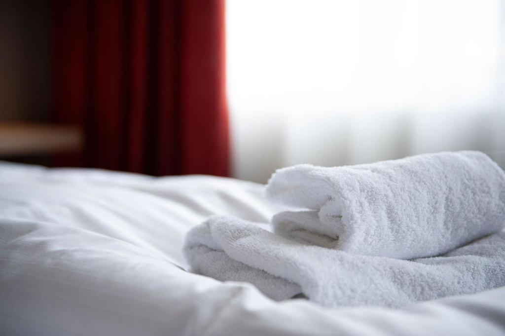 Henriks Hotell Σίεν Εξωτερικό φωτογραφία