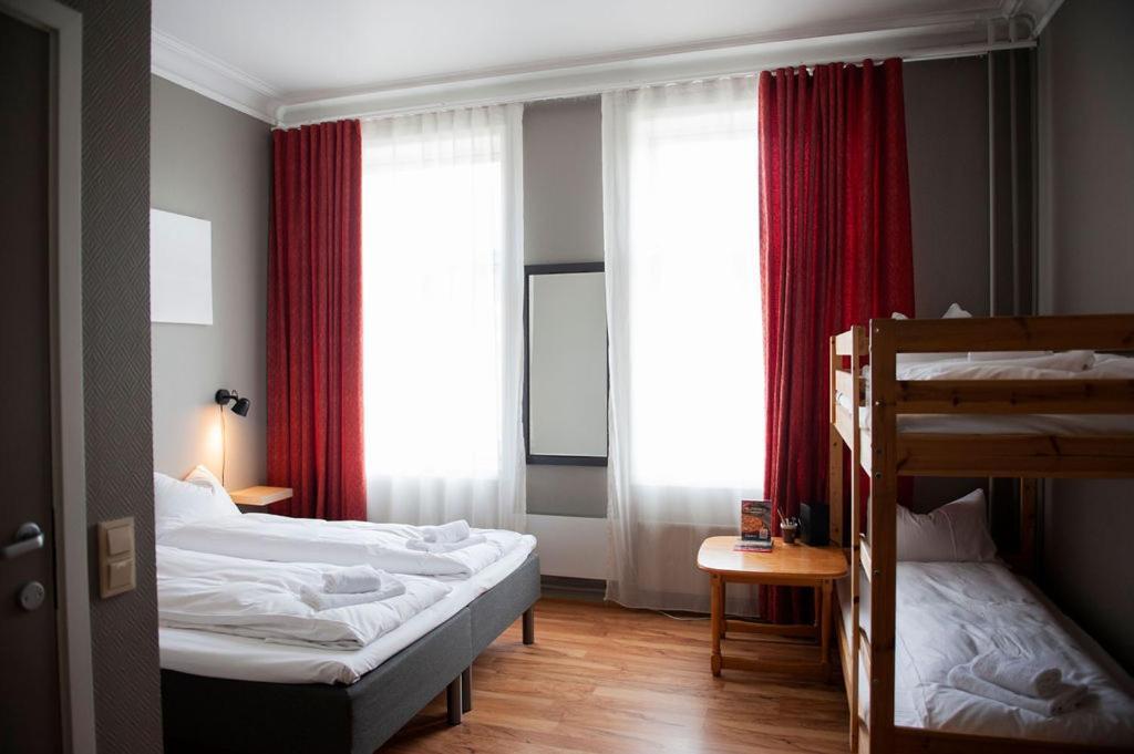 Henriks Hotell Σίεν Εξωτερικό φωτογραφία