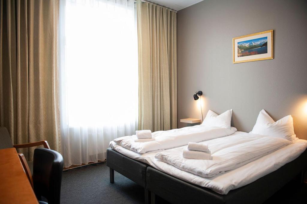 Henriks Hotell Σίεν Εξωτερικό φωτογραφία