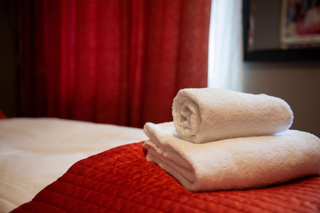 Henriks Hotell Σίεν Εξωτερικό φωτογραφία