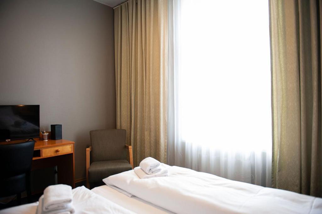 Henriks Hotell Σίεν Εξωτερικό φωτογραφία